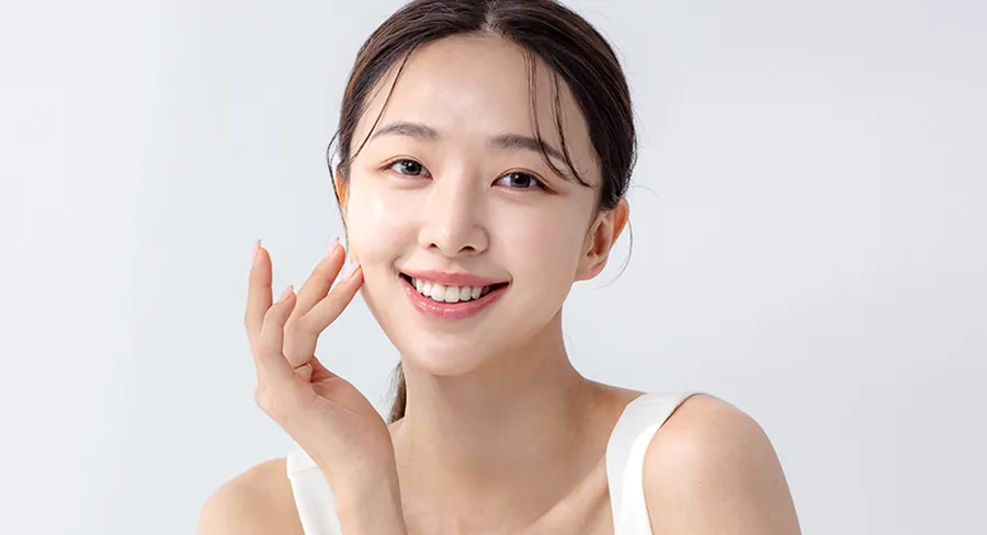 치아 미백 (Teeth Whitening) — 치아 상태에 맞춰 변색된 치아의 밝기 개선을 돕는 진료